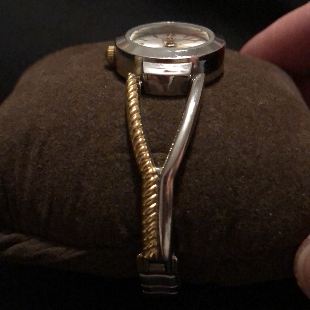 Two-Tone Quartz Watch - Picture 3 of 5